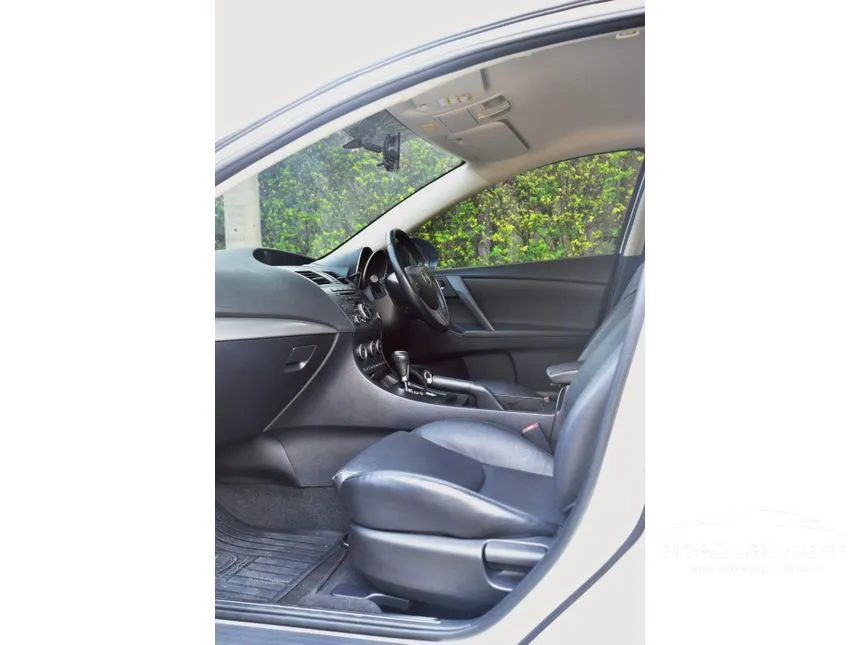 2014 Mazda 3 Spirit Sedan