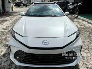 2025 Toyota Camry 2.5 Hybrid (Premium Color) Sedan