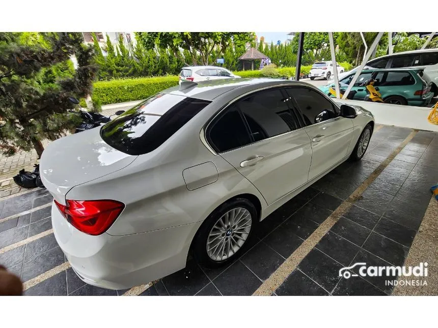 2018 BMW 320i Luxury Sedan