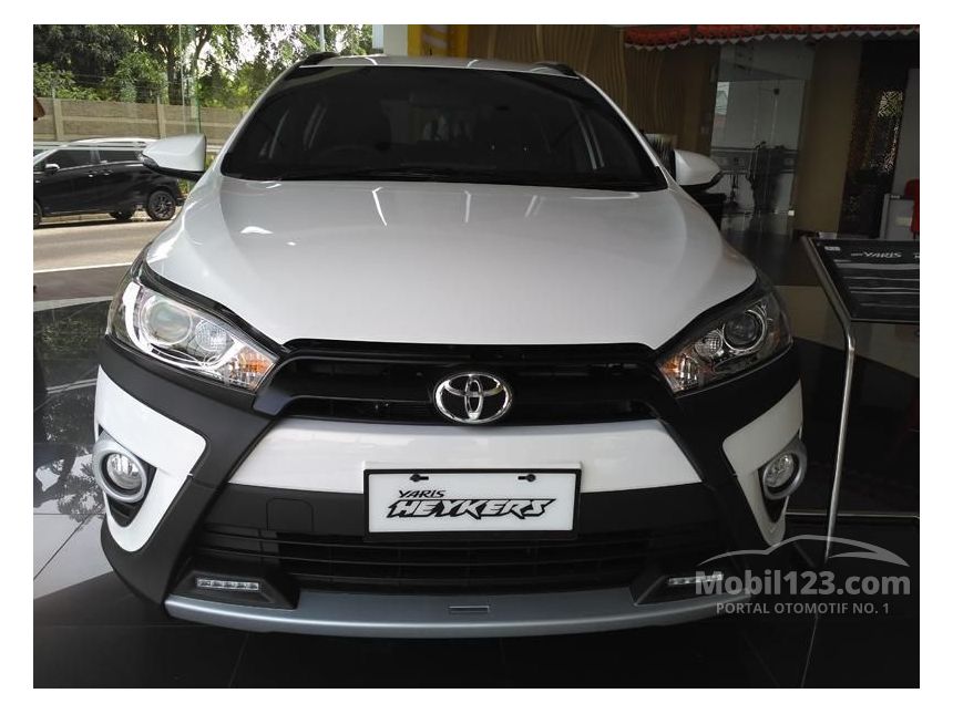 Download Gambar Mobil Toyota Yaris - RIchi Mobil