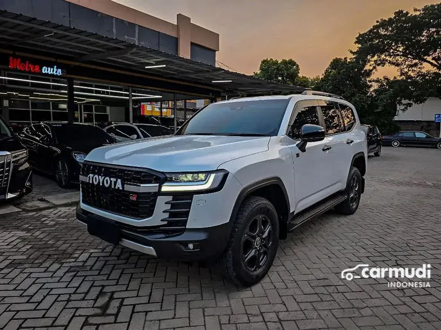 2023 Toyota Land Cruiser 300 GR-S (Premium Colour) SUV