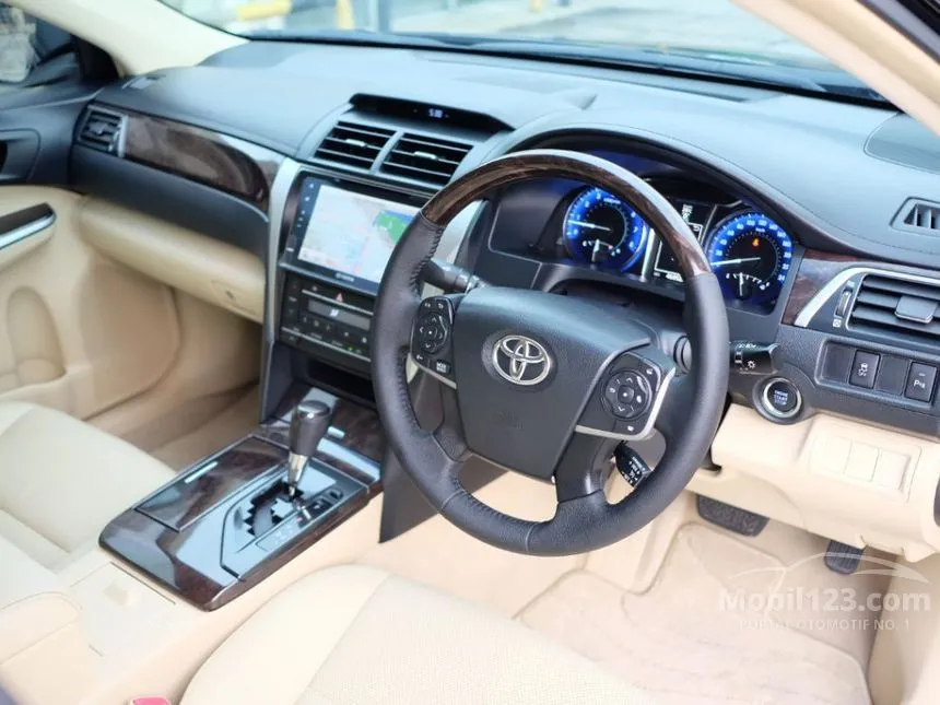 2016 Toyota Camry V Sedan