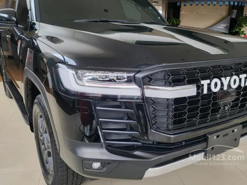 2025 Toyota Land Cruiser 300 GR-S (Premium Colour) SUV
