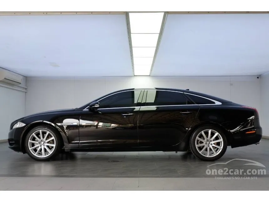2016 Jaguar XJ Premium Sedan