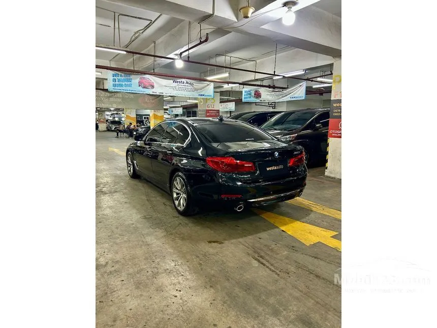 2018 BMW 520i Luxury Sedan