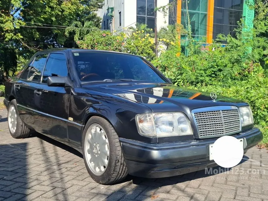 1994 Mercedes-Benz E320 Sedan