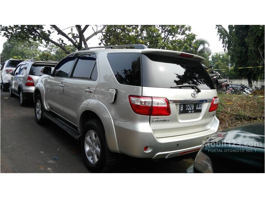 Jual Mobil  Toyota  Fortuner  2011 G Luxury 2 7 di DKI 