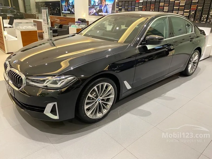 Jual Mobil BMW 530i 2022 Opulence 2.0 di DKI Jakarta Automatic Sedan ...
