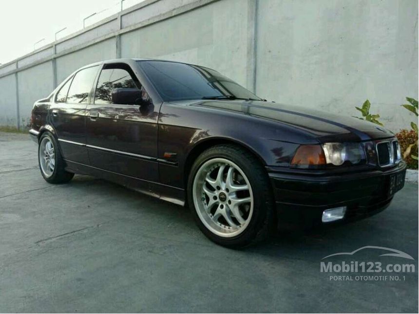 1995 BMW 318i Sedan