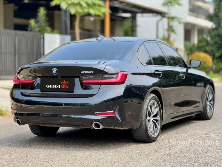 2021 BMW 320i Dynamic Sedan