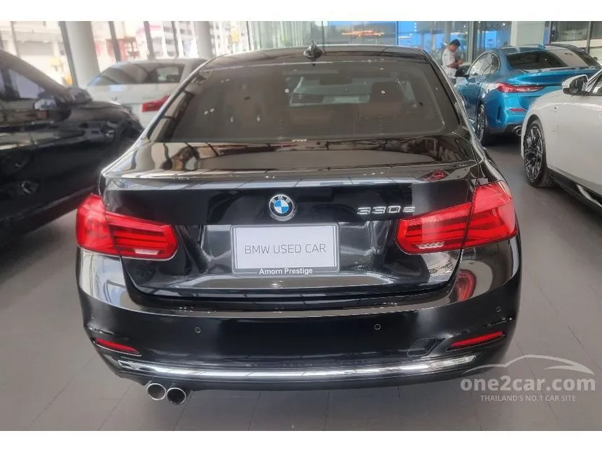 2017 BMW 330e Luxury Sedan