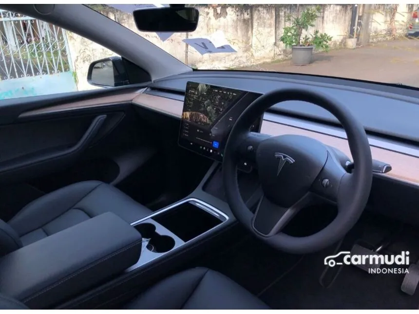 2022 Tesla Model Y Standard Range Wagon