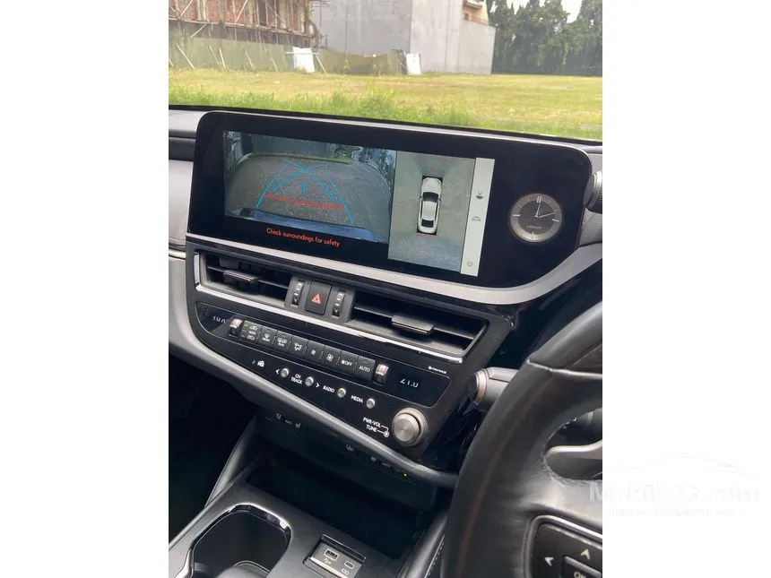 2023 Lexus ES 300h Ultra Luxury Sedan