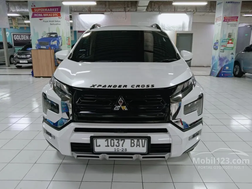 Jual Mobil Mitsubishi Xpander 2023 CROSS Premium Package 1.5 di Jawa Timur Automatic Wagon Putih Rp 305.000.000