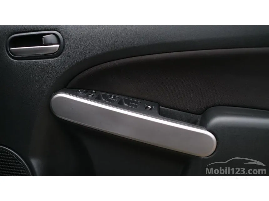 2013 Mazda 2 R Sedan