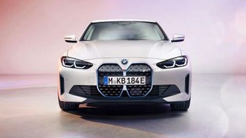 BMW i4 Mulai Diperkenalkan, Ini Kelebihannya Selain Jarak Tempuh