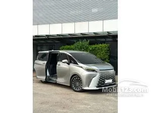 2025 Lexus LM 350h 2.5 4 Seater MPV