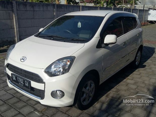 Daihatsu Ayla Mobil bekas dijual di Bali Indonesia 