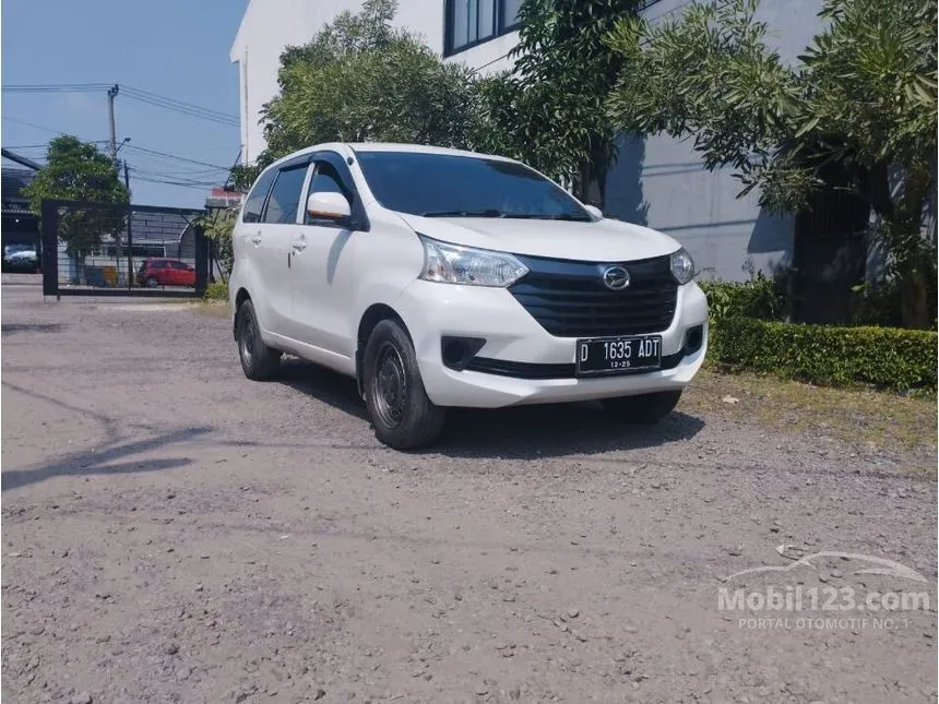 Jual Mobil Daihatsu Xenia 2015 D STD 1.0 di Jawa Barat Manual MPV Putih Rp 113.000.000