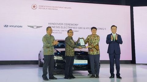 Hyundai Resmi Serahkan Genesis Electrified G80 dan Ioniq 5 untuk KTT G20 Bali