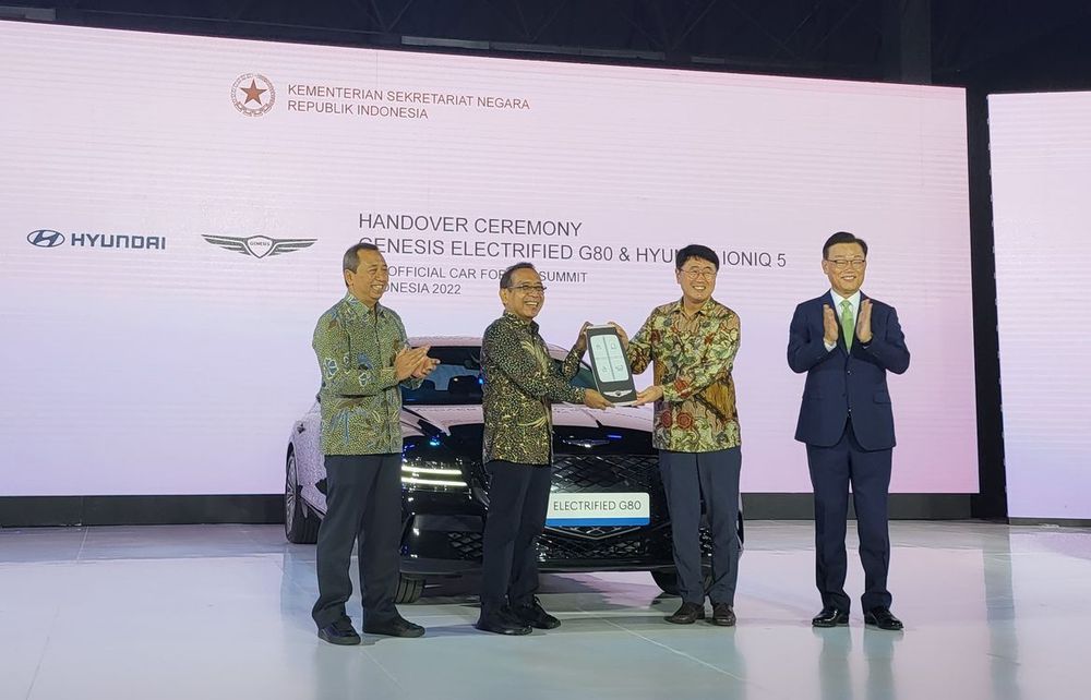 Hyundai Resmi Serahkan Genesis Electrified G80 dan Ioniq 5 untuk KTT G20 Bali