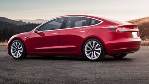 Toyota Camry Diklaim Kalah Laku Dibandingkan Tesla Model 3