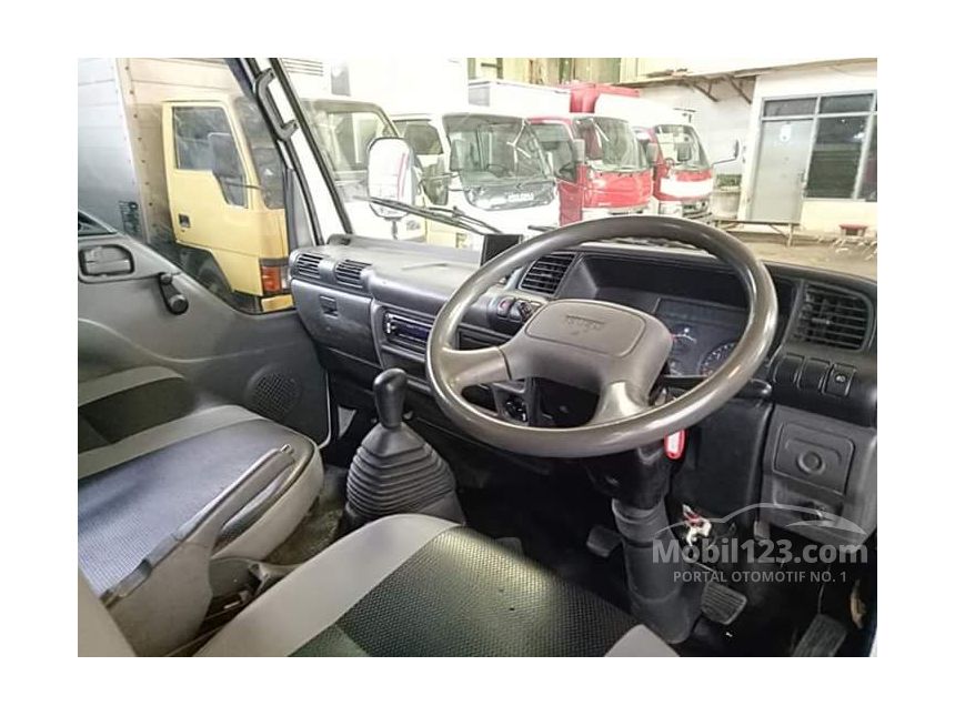 Jual Mobil Isuzu Elf 2015 2.8 di Jawa Timur Manual Trucks Putih Rp 170 