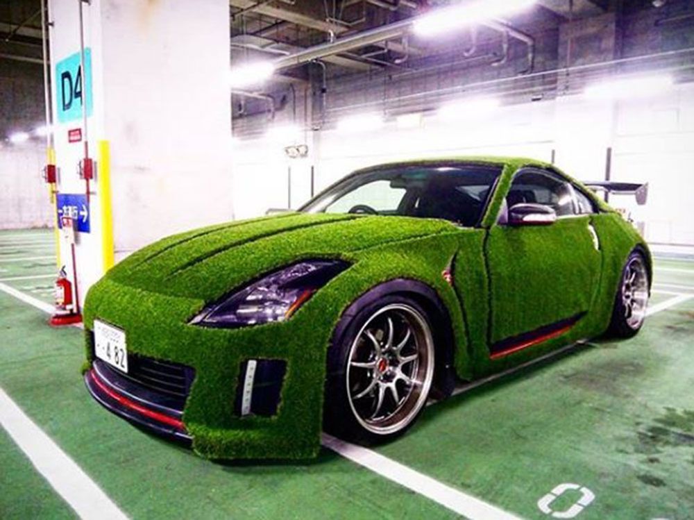 Modifikasi Aneh, Nissan Fairlady Terlihat Ramah Lingkungan Berkat Balutan Rumput
