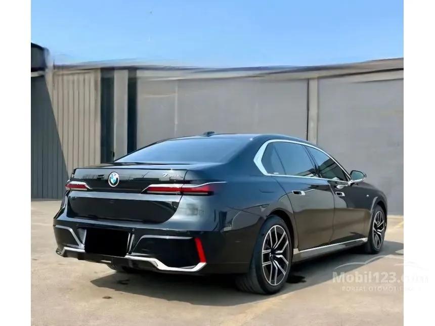 2023 BMW 735i M Sport Sedan