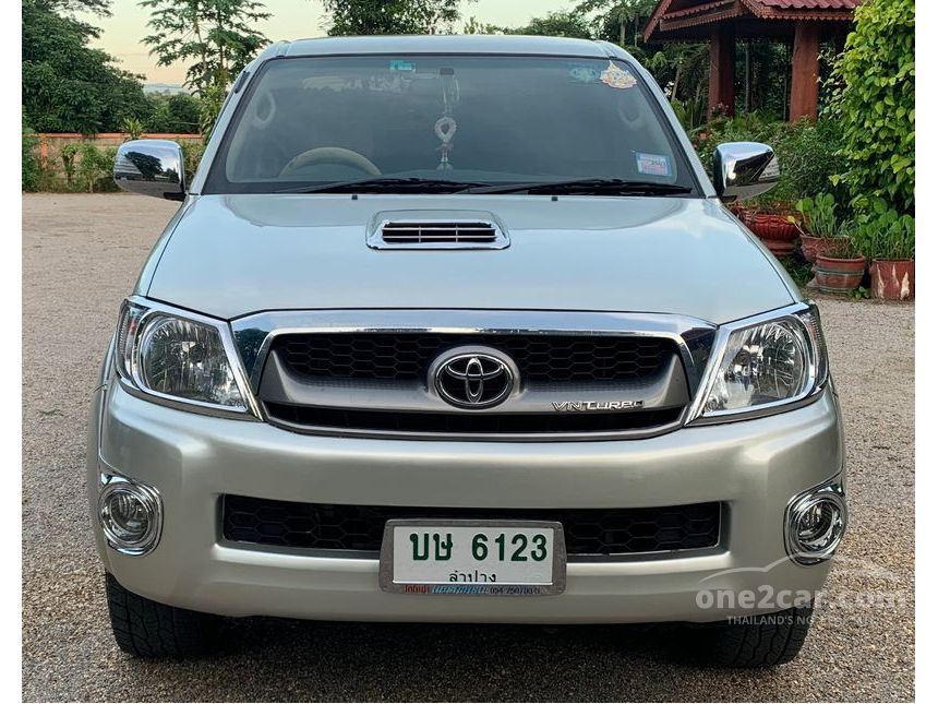 Toyota Hilux Vigo 2010 E 2.5 in ภาคเหนือ Manual Pickup สีเงิน for