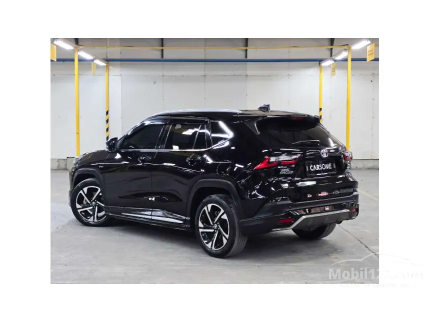 2023 Toyota Yaris Cross S HV SUV