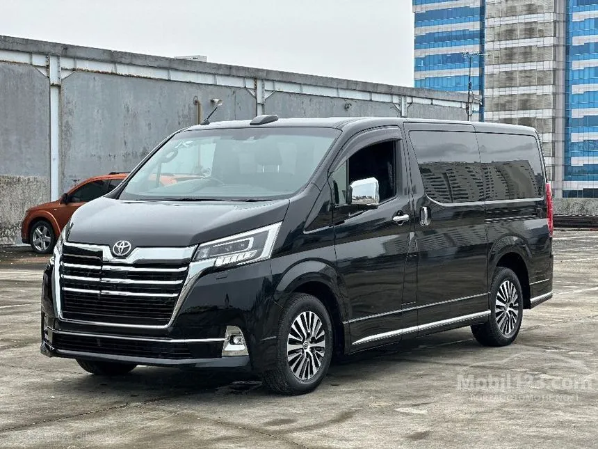 2025 Toyota GranAce Premium MPV