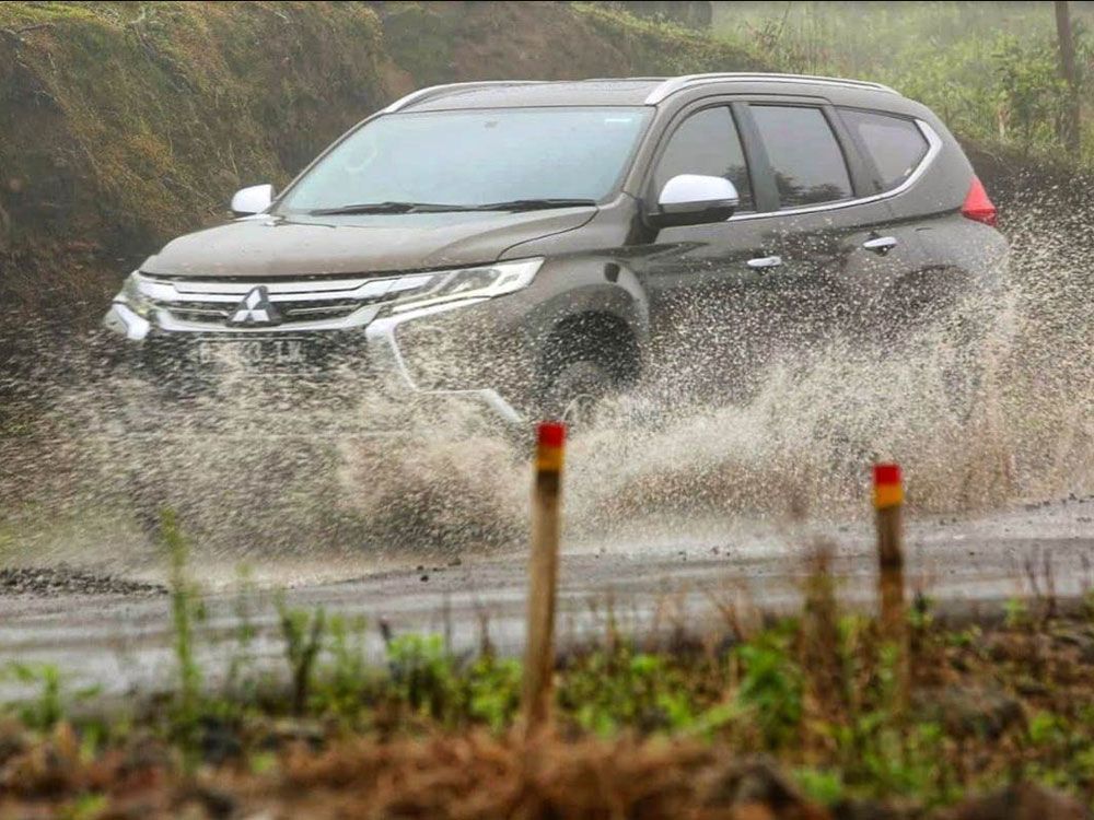 Tips Berkendara Melewati Banjir
