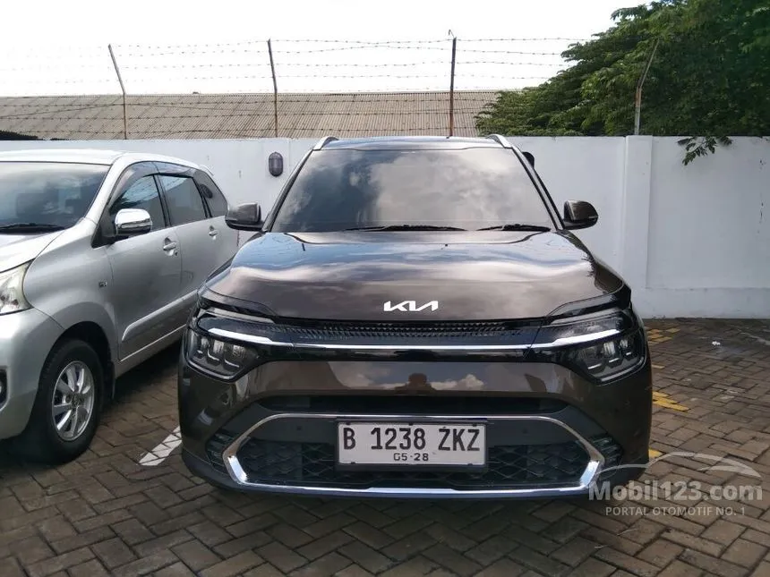 Jual Mobil KIA Carens 2023 Premiere 1.5 di Banten Automatic MPV Coklat Rp 374.600.000