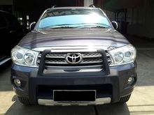 Toyota Fortuner G Diesel 2.5 MT ( Manual ) Tahun 2011 Abu-abu Met Siap Pakai