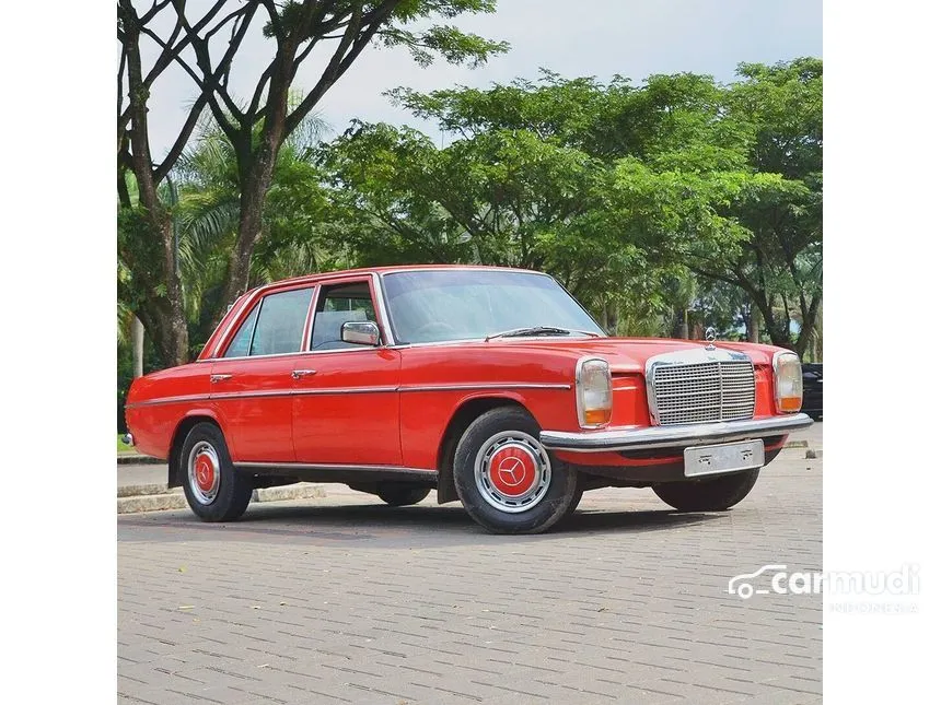 1975 Mercedes-Benz 200 W115 Sedan