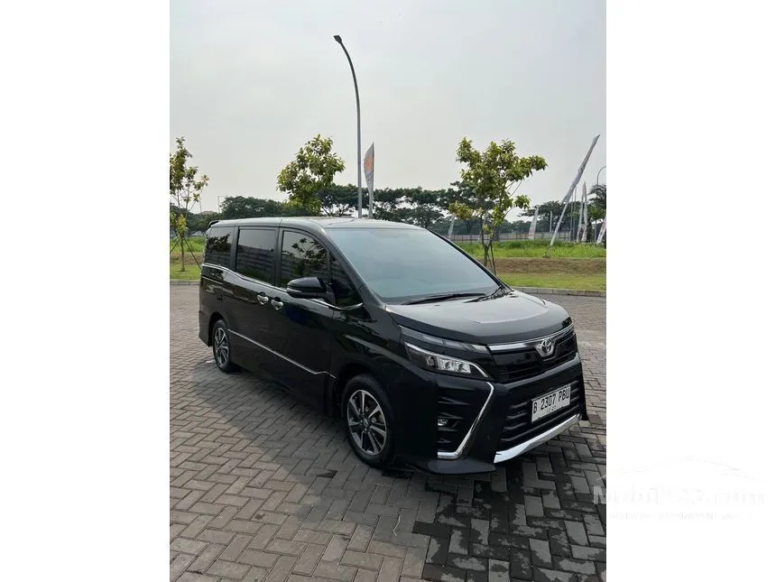 Jual Mobil Toyota Voxy 2017 2.0 di Banten Automatic Wagon Hitam Rp 335.000.000