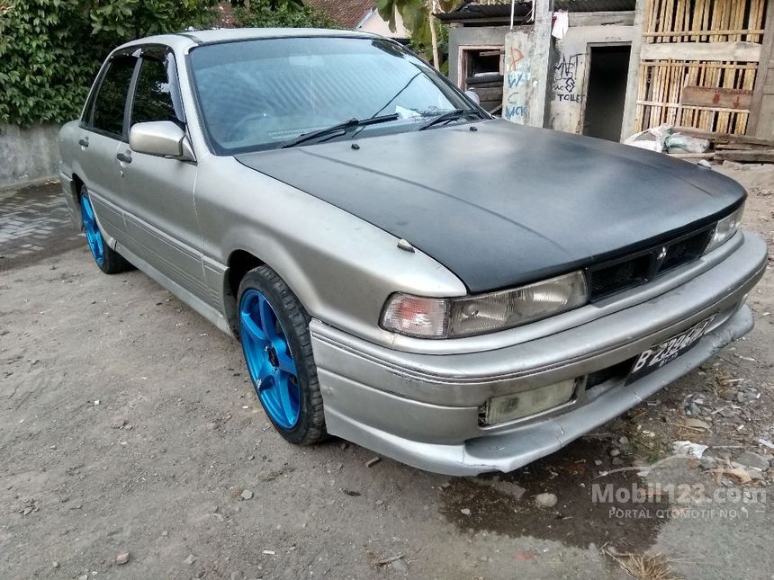 1990 Mitsubishi Eterna Sedan