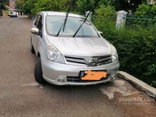 2011 Mobil Nissan Grand Livina 1.5 SV MPV Silver plat B Jakarta