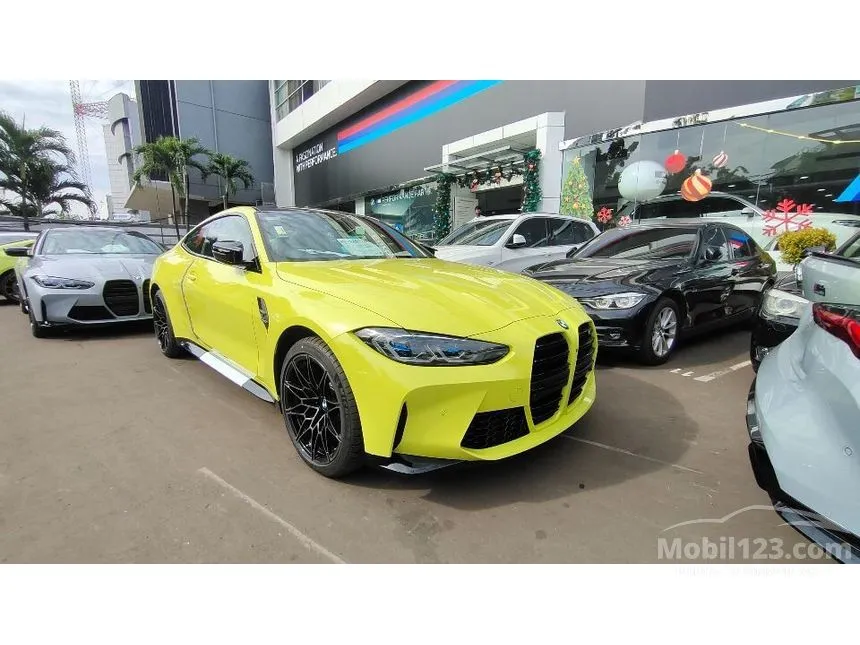 Jual Mobil BMW M4 2023 Competition 3.0 di Jawa Barat Automatic Coupe Kuning Rp 2.568.000.000