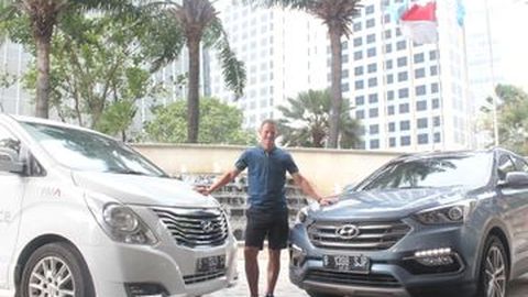 Hyundai H-1 dan Santa Fe Menurut Teddy Sheringham
