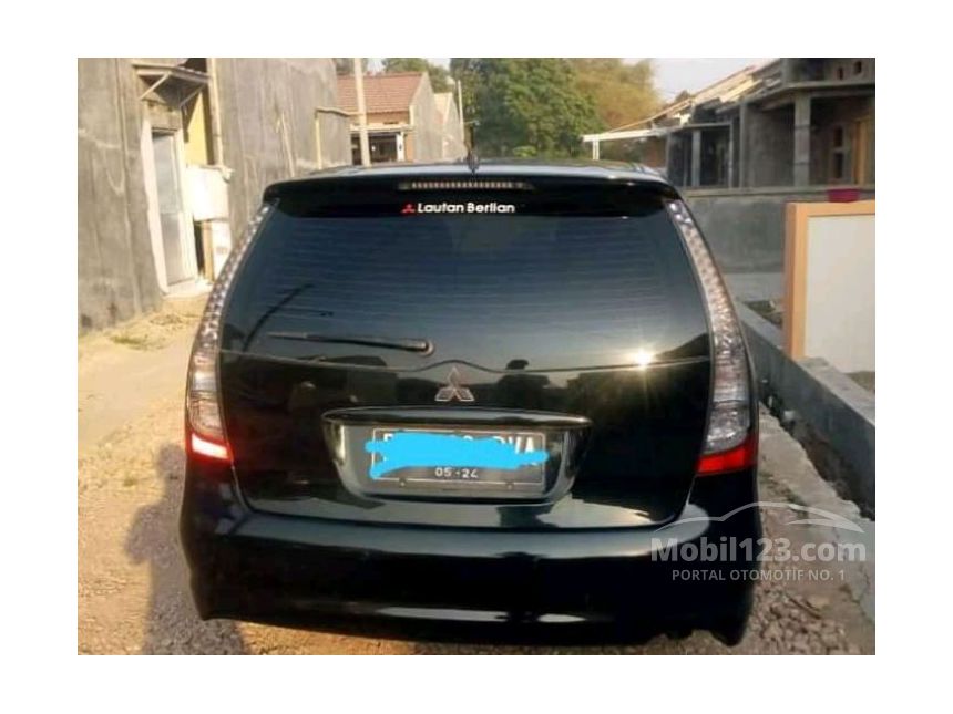 Jual Mobil Mitsubishi Grandis 2005 NA 2.4 di Jawa Barat 