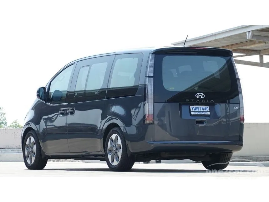 2022 Hyundai Staria SEL Van