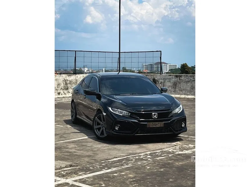 Jual Mobil Honda Civic 2018 E 1.5 di Jawa Timur Automatic Hatchback Hitam Rp 365.000.000