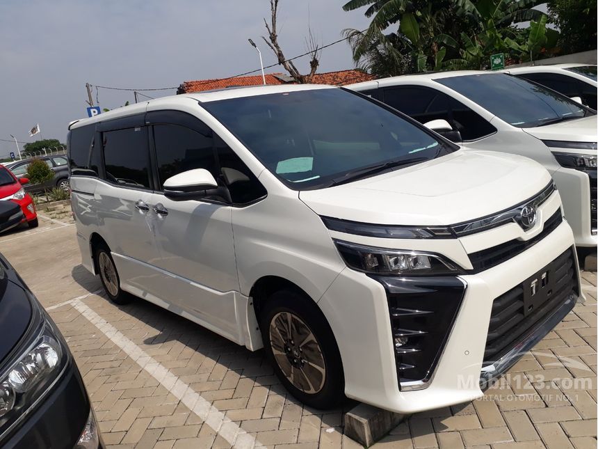 Toyota voxy 2019 фото