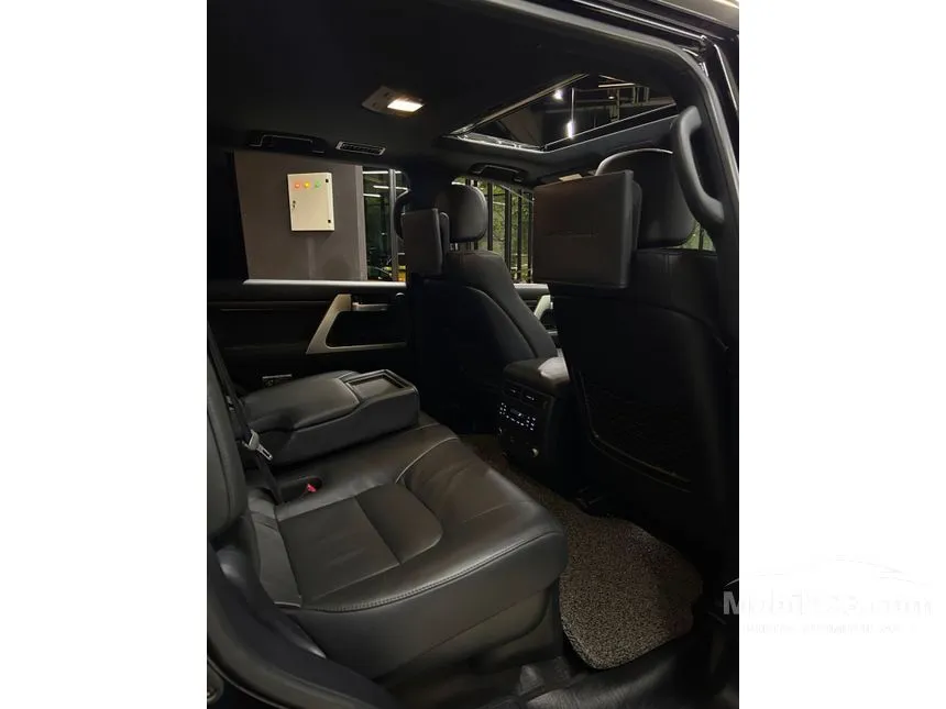 2019 Toyota Land Cruiser 200 VX-R SUV