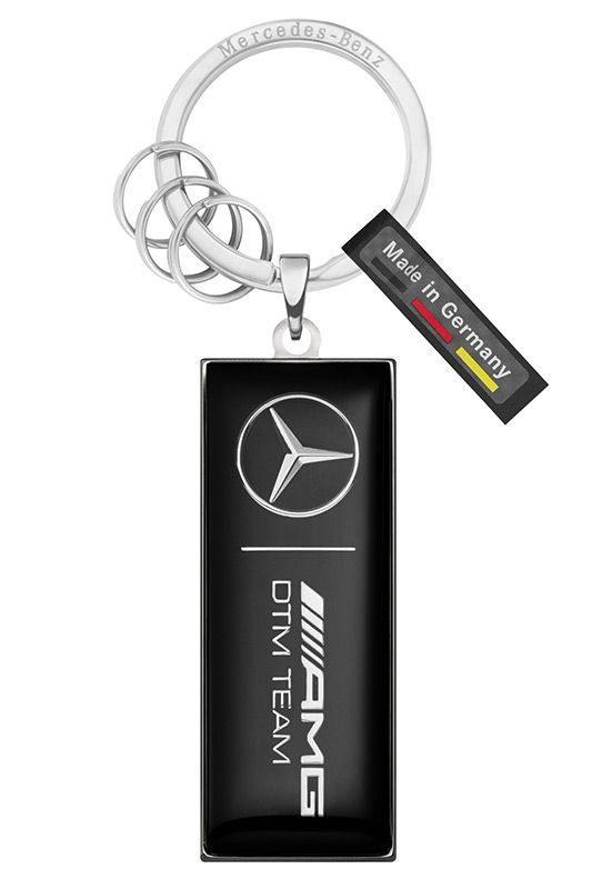 Tampil Sporty dengan Koleksi Apparel Mercedes F1 2