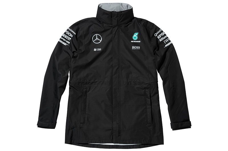 Tampil Sporty dengan Koleksi Apparel Mercedes F1 4