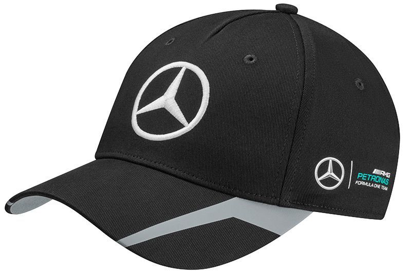 Tampil Sporty dengan Koleksi Apparel Mercedes F1 31