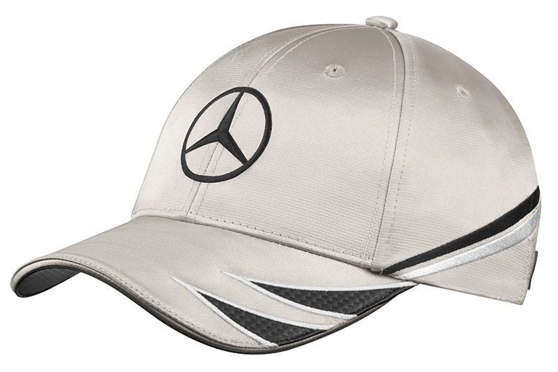 Tampil Sporty dengan Koleksi Apparel Mercedes F1 32